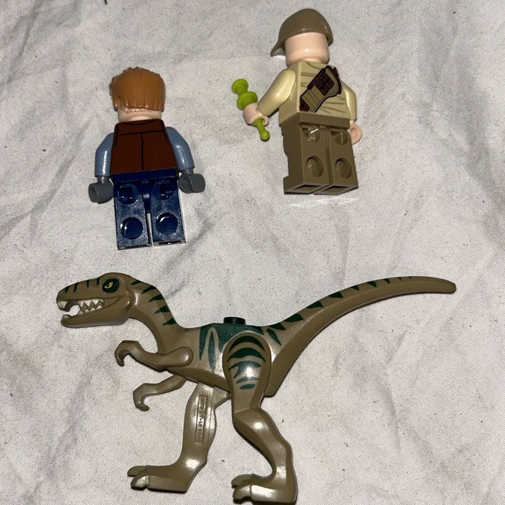 Lego Jurassic World Minifigure Lot Owen, Ken, & Velociraptor‎ Park